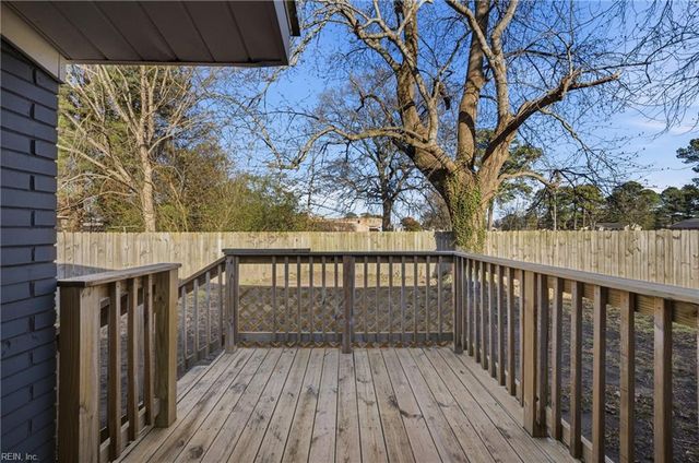 1517 Ekstine DR, Portsmouth, VA 23701