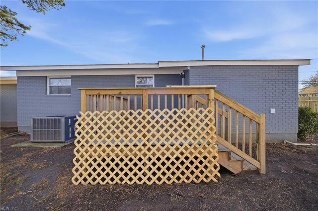 1517 Ekstine DR, Portsmouth, VA 23701