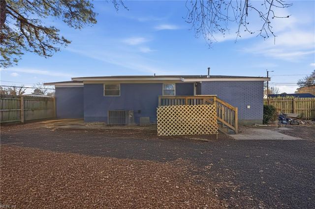 1517 Ekstine DR, Portsmouth, VA 23701