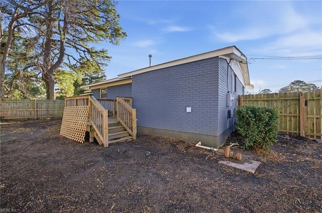 1517 Ekstine DR, Portsmouth, VA 23701