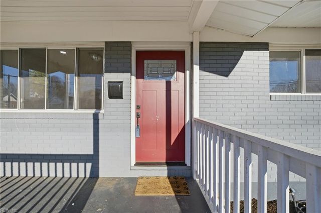 1517 Ekstine DR, Portsmouth, VA 23701