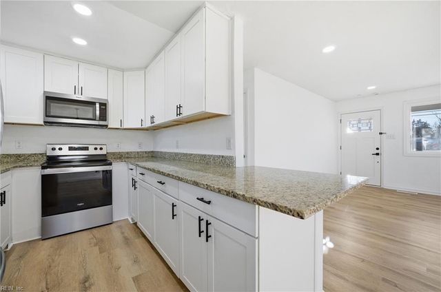 1517 Ekstine DR, Portsmouth, VA 23701