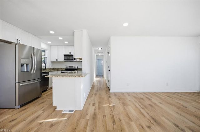 1517 Ekstine DR, Portsmouth, VA 23701