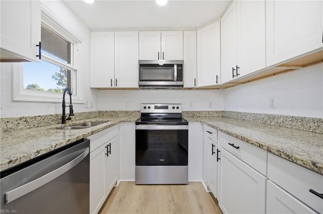 1517 Ekstine DR, Portsmouth, VA 23701