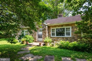 214 SUGARTOWN RD, Devon, PA 19333