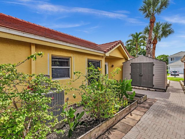 7559 Savannah Lane, Greenacres, FL 33463