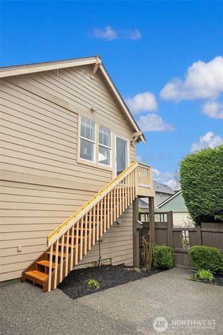 1764 11th Avenue NE, Issaquah, WA 98029