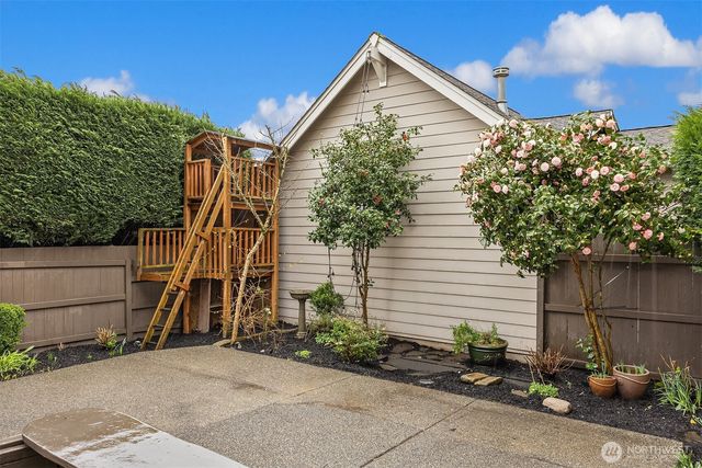 1764 11th Avenue NE, Issaquah, WA 98029