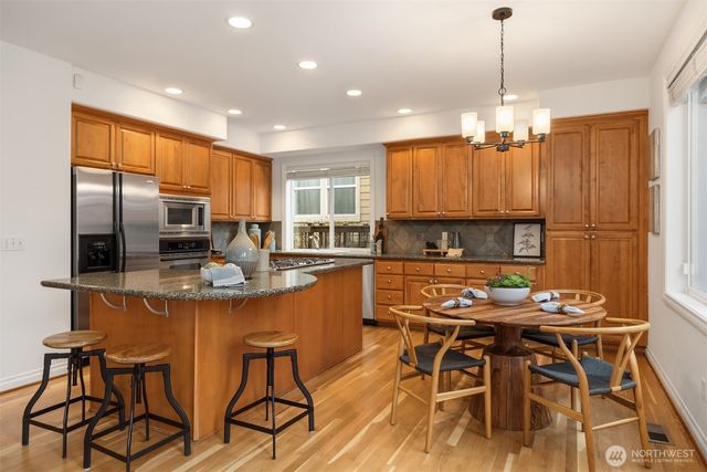 1764 11th Avenue NE, Issaquah, WA 98029