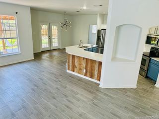 1064 Maltese ln, San Antonio, TX 78260