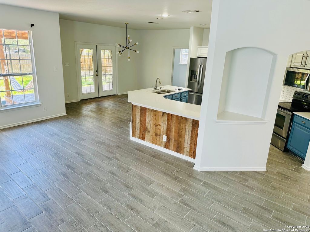 1064 Maltese ln, San Antonio, TX 78260