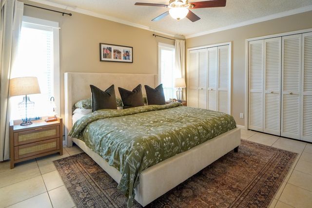 120 Swan Parkway W, Royal Palm Beach, FL 33411