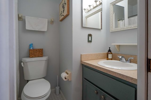 120 Swan Parkway W, Royal Palm Beach, FL 33411
