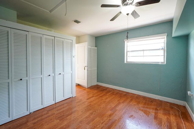 120 Swan Parkway W, Royal Palm Beach, FL 33411