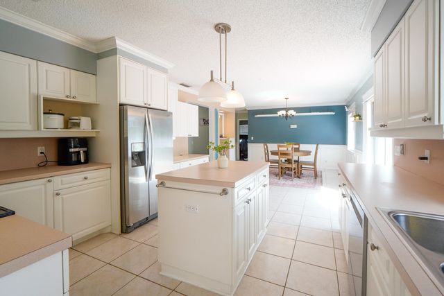 120 Swan Parkway W, Royal Palm Beach, FL 33411