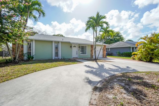 120 Swan Parkway W, Royal Palm Beach, FL 33411
