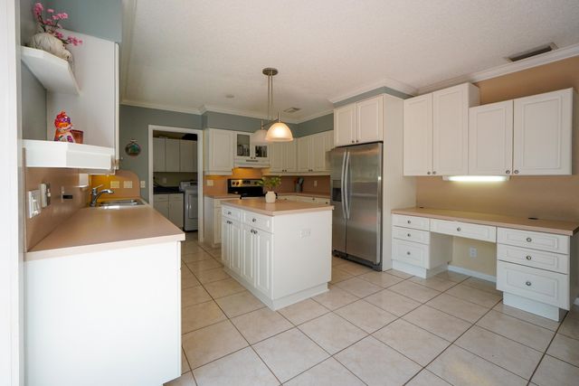 120 Swan Parkway W, Royal Palm Beach, FL 33411