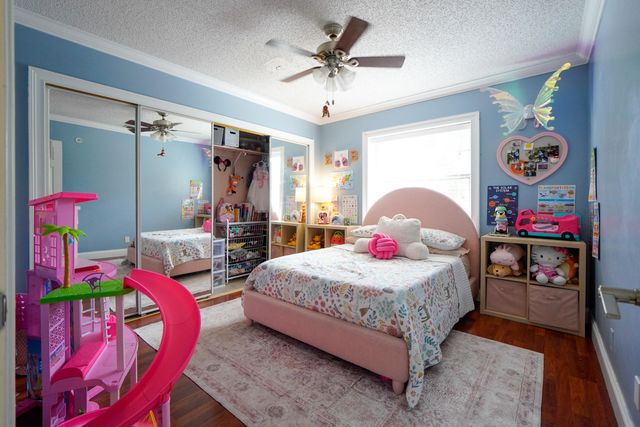 120 Swan Parkway W, Royal Palm Beach, FL 33411