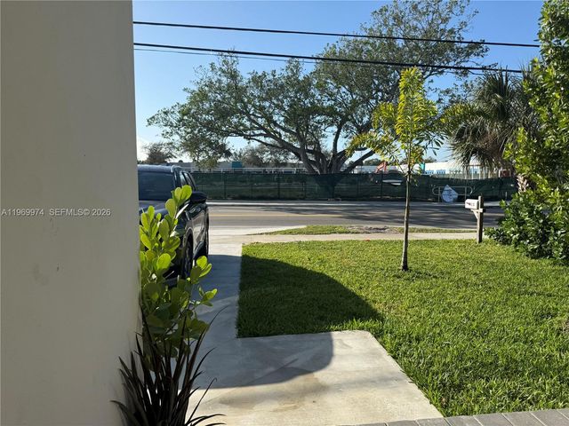 413 SW 10th St, Delray Beach, FL 33444