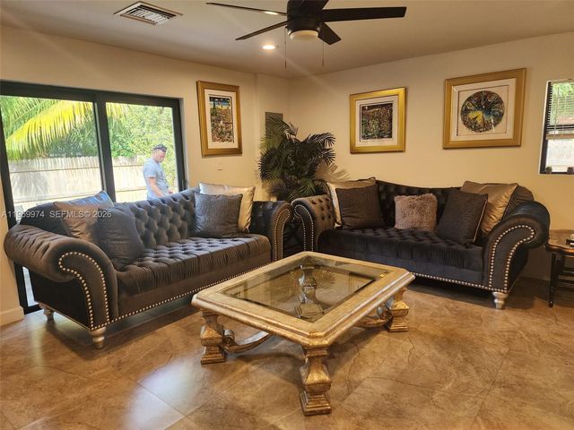 413 SW 10th St, Delray Beach, FL 33444