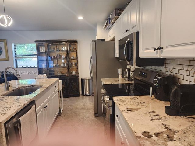 413 SW 10th St, Delray Beach, FL 33444