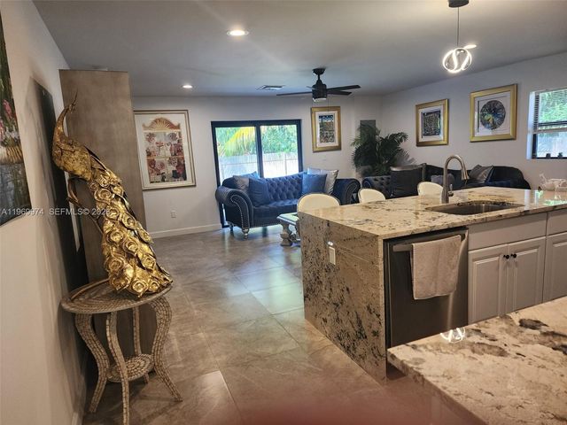413 SW 10th St, Delray Beach, FL 33444