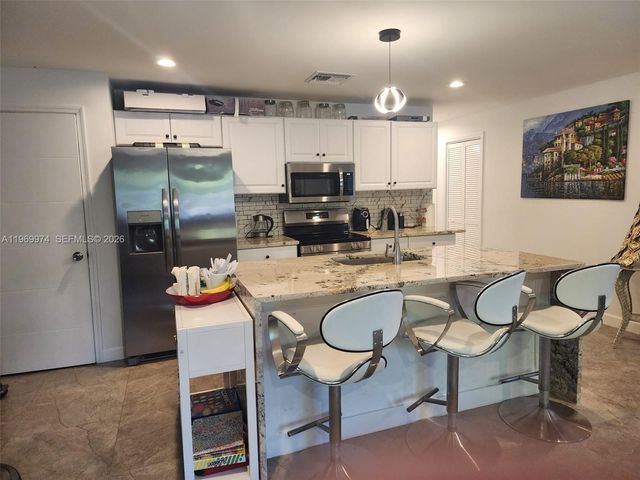 413 SW 10th St, Delray Beach, FL 33444