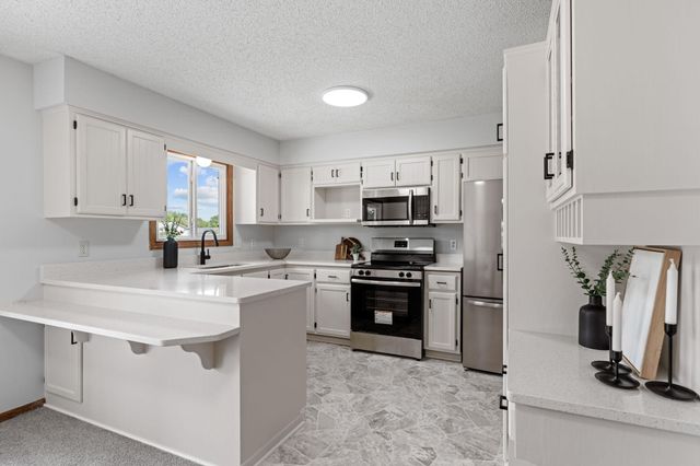 2624 94th Avenue N, Brooklyn Park, MN 55444