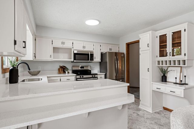2624 94th Avenue N, Brooklyn Park, MN 55444