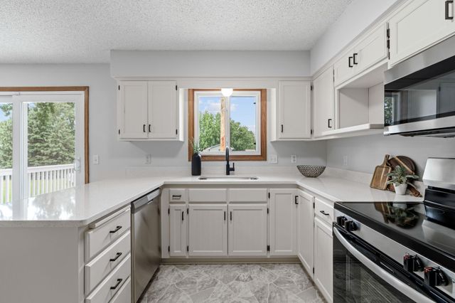 2624 94th Avenue N, Brooklyn Park, MN 55444