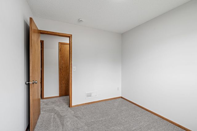 2624 94th Avenue N, Brooklyn Park, MN 55444