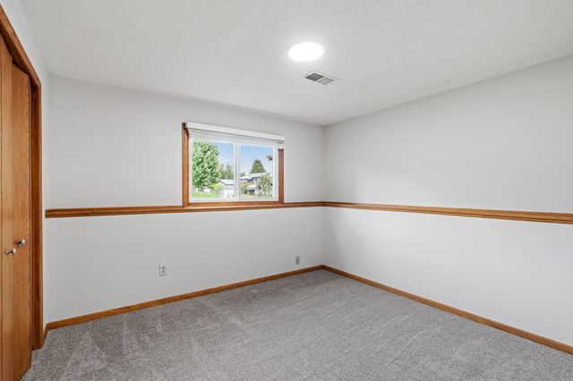 2624 94th Avenue N, Brooklyn Park, MN 55444