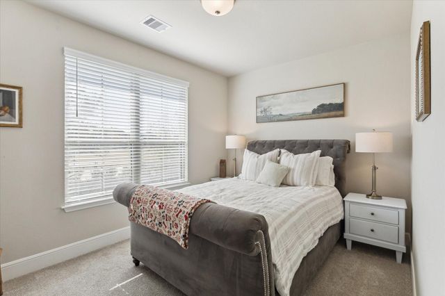 925 Goose Creek Street, Webster, TX 77598