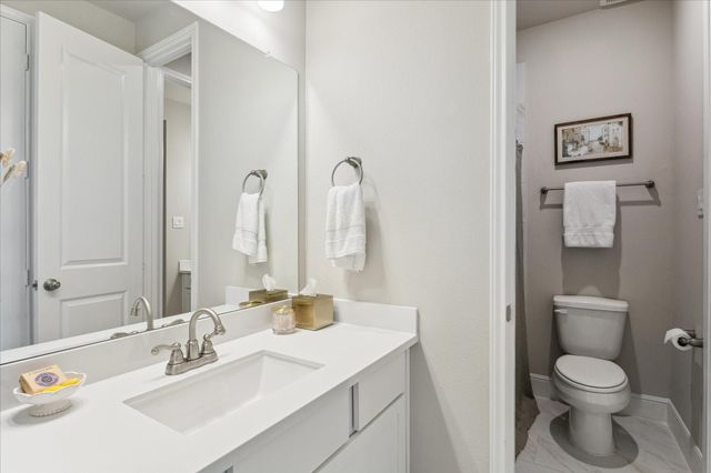 925 Goose Creek Street, Webster, TX 77598