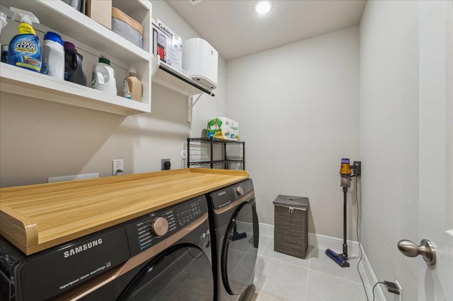 925 Goose Creek Street, Webster, TX 77598