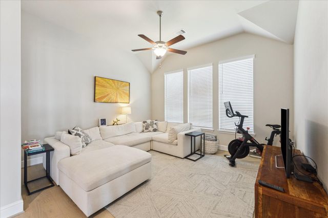 925 Goose Creek Street, Webster, TX 77598