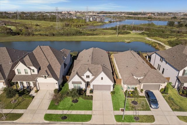 925 Goose Creek Street, Webster, TX 77598