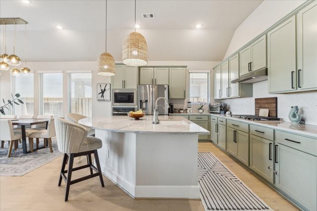 925 Goose Creek Street, Webster, TX 77598