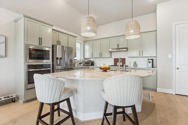 925 Goose Creek Street, Webster, TX 77598