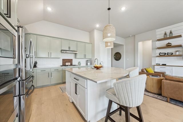 925 Goose Creek Street, Webster, TX 77598