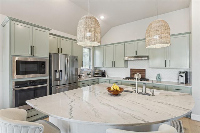 925 Goose Creek Street, Webster, TX 77598