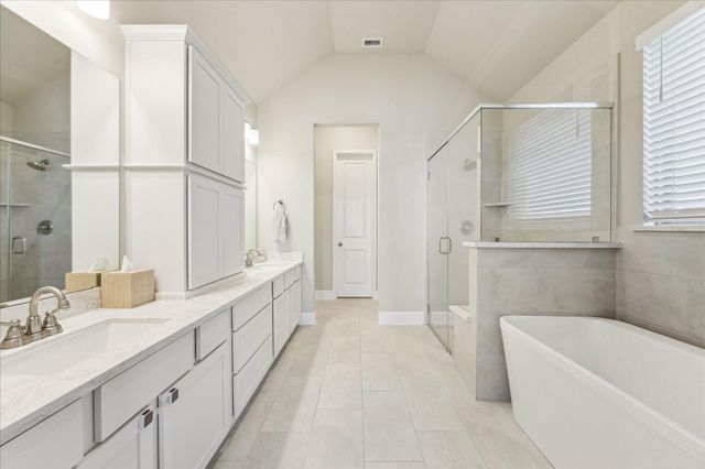 925 Goose Creek Street, Webster, TX 77598