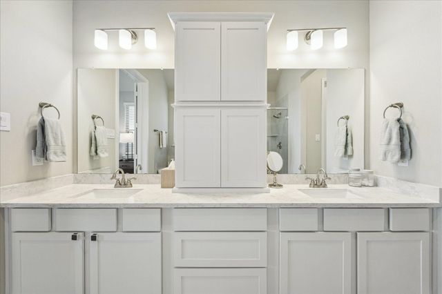 925 Goose Creek Street, Webster, TX 77598