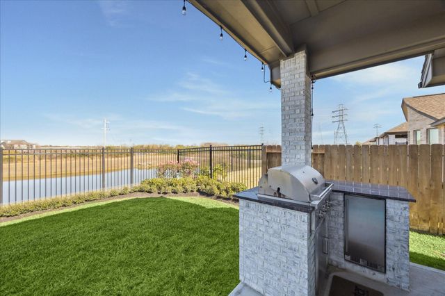 925 Goose Creek Street, Webster, TX 77598