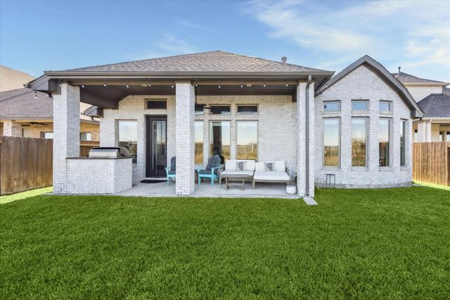 925 Goose Creek Street, Webster, TX 77598