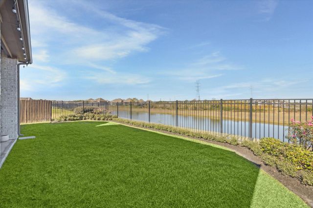 925 Goose Creek Street, Webster, TX 77598