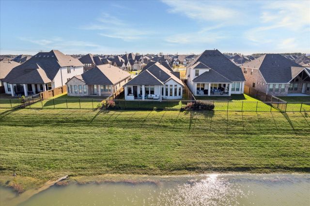 925 Goose Creek Street, Webster, TX 77598