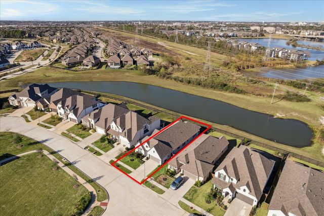 925 Goose Creek Street, Webster, TX 77598