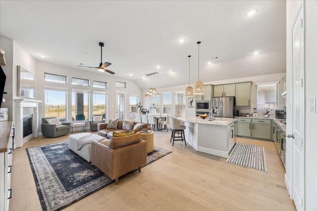 925 Goose Creek Street, Webster, TX 77598