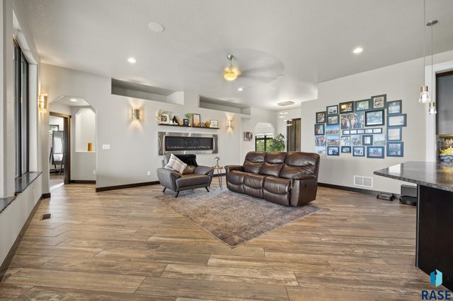 7020 Prestwick Rd Road, Rapid City, SD 57702